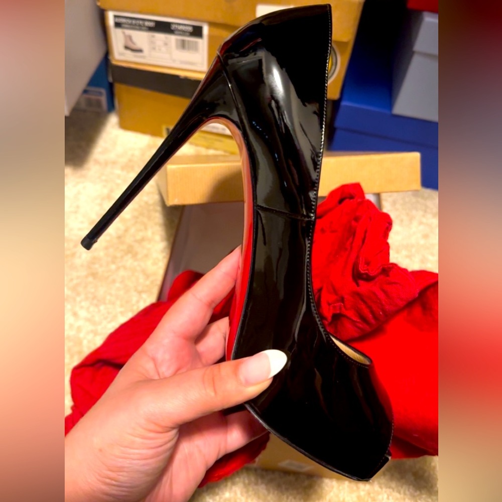 Louboutin Very Prive Heel!